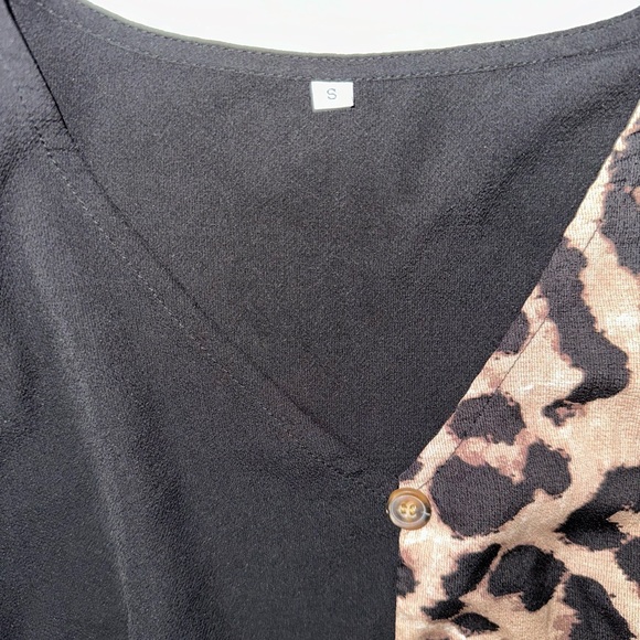 Small long sleeve split leopard print and black blouse - Picture 4 of 5